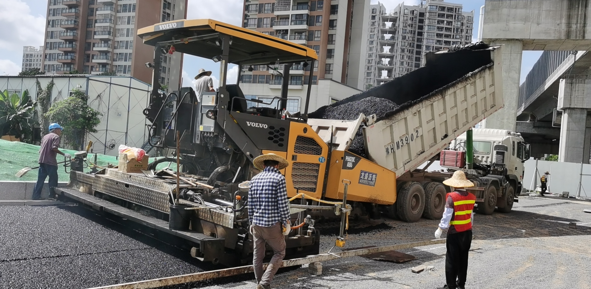 沥青混凝土面层施工要注意的问题